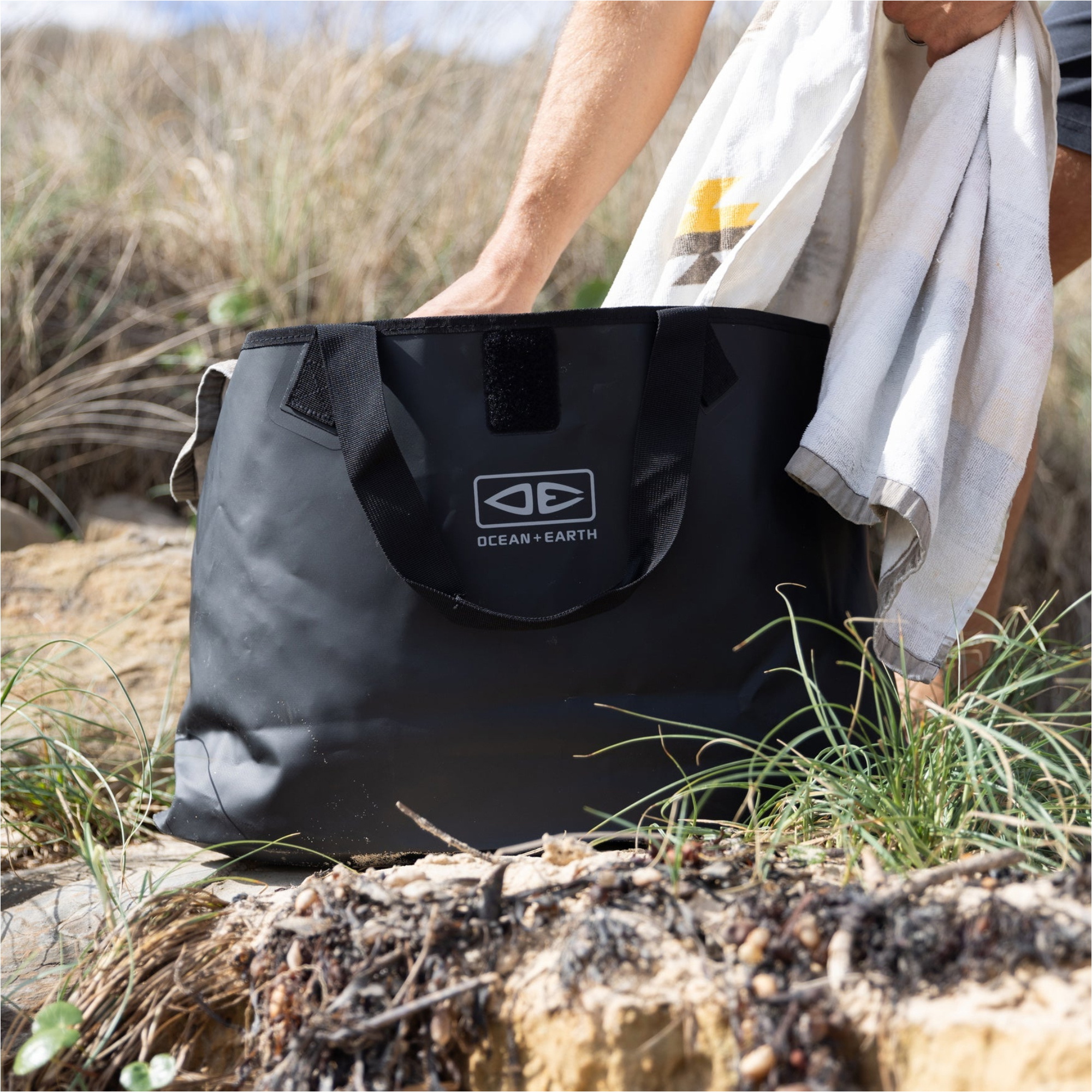 2025 Ocean and Earth Waterpoof Tote Beach Bag AMMC41BLK - Black